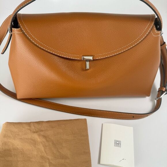 TOTEME T-Lock Grained-Leather Top Handle Tan - Picture 4 of 16
